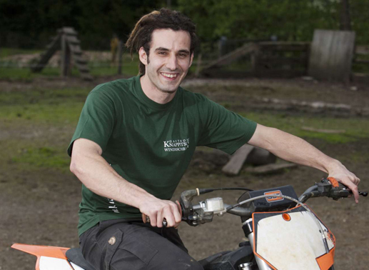 Stefan &ndash; der l&auml;ssige Gastwirt, 27, aus der Steiermark. Der gelernte Koch Stefan hat das l&auml;ndliche Gasthaus seiner Eltern &uuml;bernommen und betreibt dieses samt zugeh&ouml;riger Nebenerwerbsland- und Forstwirtschaft und ist leidenschaftlicher Motocrosser. Bild: ATV