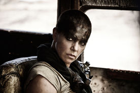 Charlize Theron in &bdquo;Mad Max: Fury Road&ldquo;. Bild: Sender / Warner Bros.