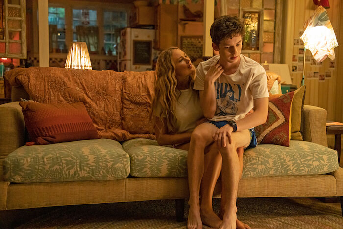 No Hard Feelings: Maddie (Jennifer Lawrence) setzt all ihre Verf&uuml;hrungskunst ein, doch beim "unschuldigen" Percy (Andrew Barth Feldman) ist sie mit ihrem Latein. Bild: Sender / ZDF / Macall Polay.
