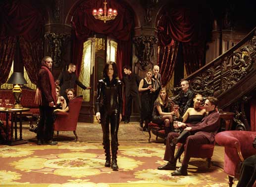 Noch ahnt Vampir-Lady Selene (Kate Beckinsale, M.) nicht, dass nicht alle Vampire und Werw&ouml;lfe das sind, was sie vorgeben, zu sein ...Bild: Sender/TMG