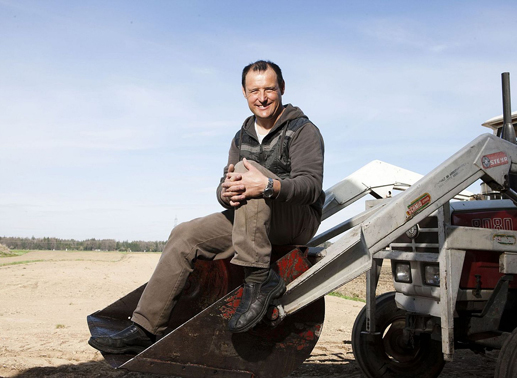Gottfried  (47) - der selbstbewusste Ackerbauer aus der Steiermark &ndash; ist hauptberuflich ist er Fahrschullehrer beim Bundesheer. Er ist erst seit kurzem wieder Single, seine letzte Beziehung dauerte 25 Jahre. Jetzt fehlt die Frau in seinem Leben. Bild: Sender