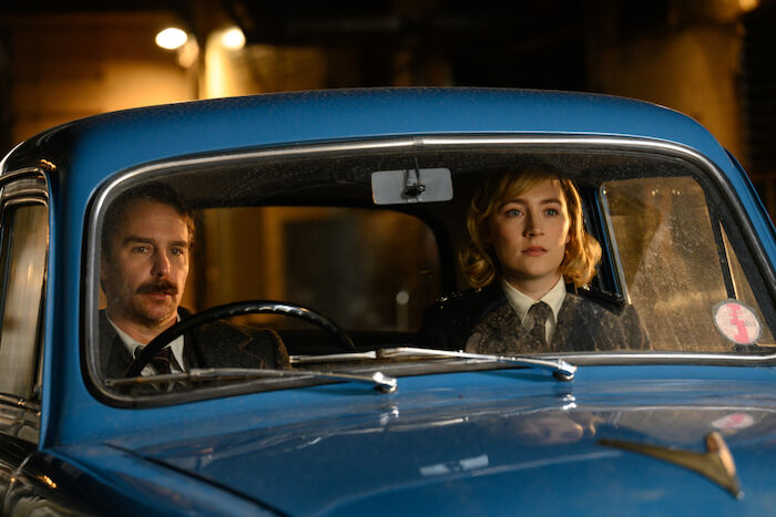 See How They Run: Sam Rockwell and Saoirse Ronan. Bild: Sender / 2021 20th Century Studios All Rights Reserved 