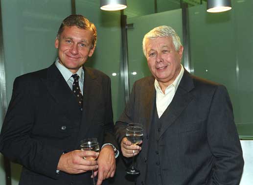 Vater und Sohn planen einen gro&szlig;en Coup: Peter Weck (Paul Sch&auml;fer), Rainhard Fendrich (Max Sch&auml;fer). Bild: Sender / Ali Schafler