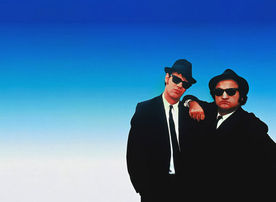 Die Br&uuml;der Elwood (Dan Aykroyd, li.) und Jake Blues (John Belushi, re.). Bild: Sender