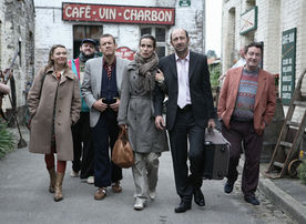 Anne Marivin (Annabelle Deconninck), Guy Lecluyse (Yann Vandernoout), Dany Boon (Antoine Bailleuil), Zo&eacute; F&eacute;lix (Julie Abrams), Kad Merad (Philippe Abrams), Philippe Duquesne (Fabrice Canoli). Bild: Sender