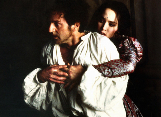 K&ouml;nigin Margot (Isabelle Adjani) m&ouml;chte Henrich von Navarra (Daniel Auteuil) vor den t&ouml;dlichen Intrigen ihrer Familie sch&uuml;tzen. Bild: Sender