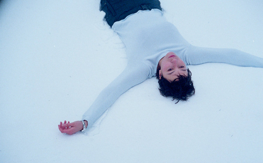 Ursula Strauss in &bdquo;B&ouml;se Zellen&ldquo;. Bild: Sender/ORF/coop99/ Nik Albert