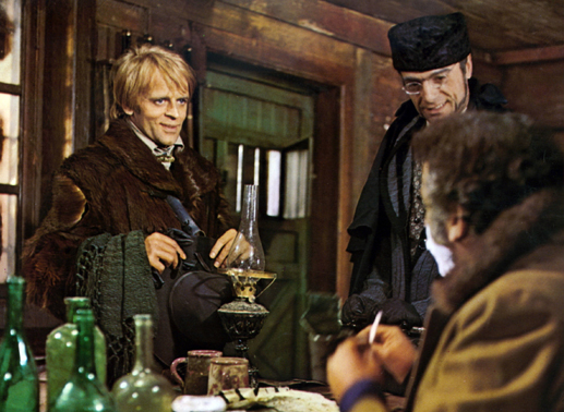 Loco (Klaus Kinski, li.) und Pollicut (Luigi Pitilli) versuchen, Sheriff Burnett (Frank Wolff) auf ihre Seite zu ziehen. Bild: Sender