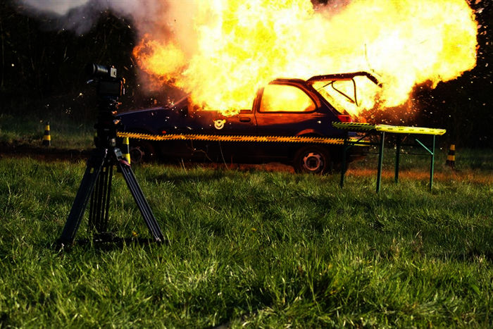 Checkpoint goes Hollywood! Beim Kracher der Woche l&auml;sst Checkpoint ein Auto filmreif explodieren. Bild: Sender / Sina Klaus 