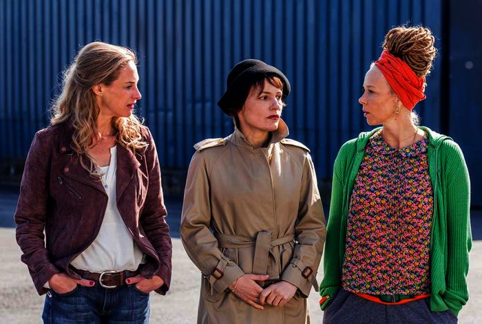 Alice (Sophie von Kessel), Sascha (Nicolette Krebitz) und Karla (Katja Riemann) planen ein Comeback mit ihrer Girl-Band „ChiX“ und wollen ihr Revival am Ort ihres größten Erfolgs feiern, in "Roy's Club".
Bild: Sender / ARD Degeto / Frank Dicks