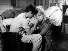 Dominique (Brigitte Bardot) erkennt ihre Liebe zu Gilbert (Sami Frey) und fleht ihn an, bei ihr zu bleiben. Bild: Sender / CPT Holdings Inc 