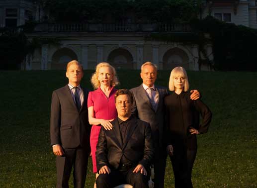 Manuel Rubey (Jakob), Sunnyi Melles (Liane), Nicholas Ofczarek (Zeno), Udo Kier (Rauchensteiner), Nora von Waldst&auml;tten (Jana). Bild: Sender /Superfilm / Ingo Pertramer