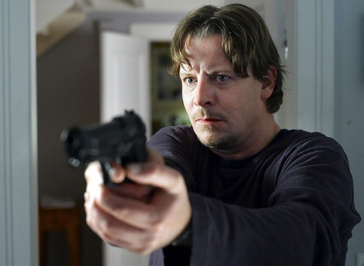 Barbarotti (Anders W. Berthelsen) f&uuml;rchtet sich vor dem mysteri&ouml;sen M&ouml;rder. Bild: Sender