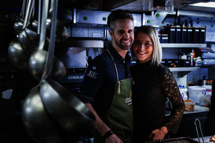 &Ouml;sterreichische Hotel-Legenden Traditionsh&auml;user im Winter. Vitus & Eva-Maria Winkler. Bild: Sender / ServusTV / Valentin Weinh&auml;upl