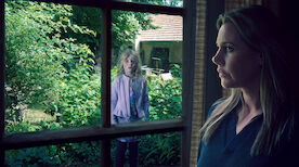 Das dunkle Verm&auml;chtnis: Die Hamburger Fotografin Kim Wenrich (Felicitas Woll) kehrt in ihre Heimatstadt Nebra zur&uuml;ck. Bild: Sender / ARD Degeto Film / MadeFor Film GmbH / Hans-Joachim Pfeiffer / KANOS Design-Katharina Nasapulos