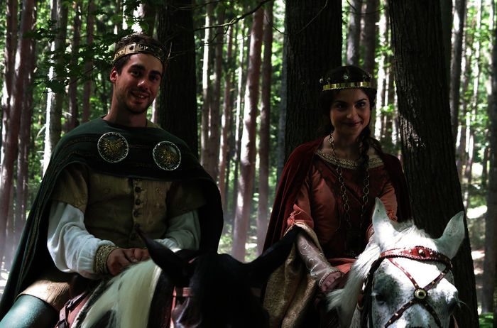 Ritt durch den Zauberwald Kronprinz Jan (Patrik Drgel) mit Prinzessin Viktoria (Eva Josef&iacute;kov&aacute;). Bild: Sender/ MDR/esk&aacute; televize/Ern&aacute; Pav
