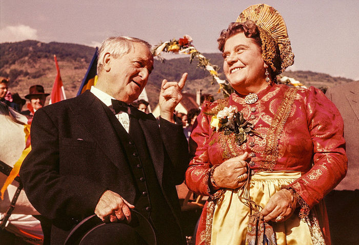 Hans Moser (Kilian), Annie Rosar (Therese). Bild: Sender / Beta Film