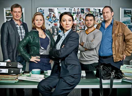 Andreas Lust (Stefan Schnell), Katharina Stra&szlig;er (Maja Landauer), Ursula Strauss (Angelika Schnell), Morteza Tavakoli (Kemal &Ouml;zt&uuml;rk), Wolf Bachofner (Harald Franitschek). Bild: Sender