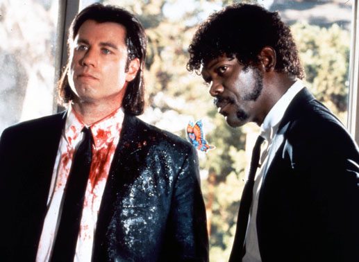 Wenn man jemanden versehentlich ins Gesicht schie&szlig;t: Samuel L. Jackson und John Travolta wissen um die Sauerei. Bild: Sender