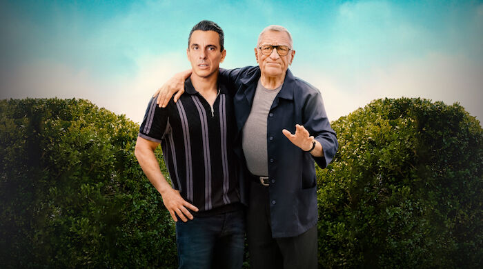 Und dann kam Dad: Der pensionierte Friseur Salvo (Robert De Niro) ist empört, dass sein einziger Sohn Sebastian (Sebastian Maniscalco) ihn an seinem liebsten Feiertag alleine lässt, um mit der Familie seiner Freundin zu feiern. Bild: Sender / Leonine Licensing GmbH