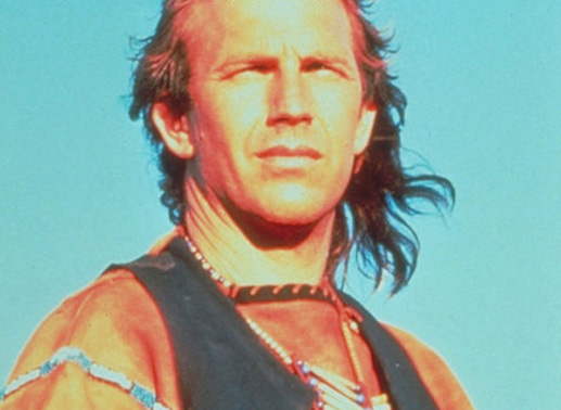 Leutnant John Dunbar (Kevin Costner) l&auml;sst sich als hochdekorierter Offizier der Nordstaatenarmee in den Westen versetzen - an jene Zivilisationsgrenze, &uuml;ber die hinaus noch nie ein Wei&szlig;er seinen Fu&szlig; setzte ... Bild: Sender / Orion Pictures Corporation