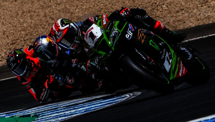 Superbike-Rennen in Donongton. Bild: ServusTV / World SBK