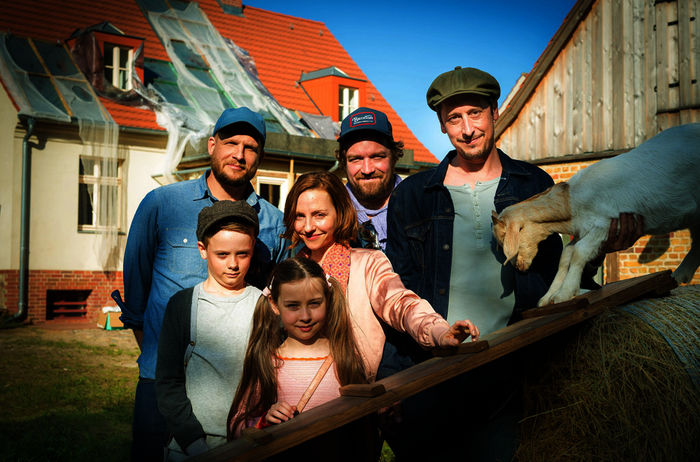 Timo Moritz (Kamera), Arne Wichert, Lilly Ray, Katharina Schüttler, Till Franzen (Regie) und Hans L&ouml;w. Bild: Sender / ARD Degeto / Boris Laewen