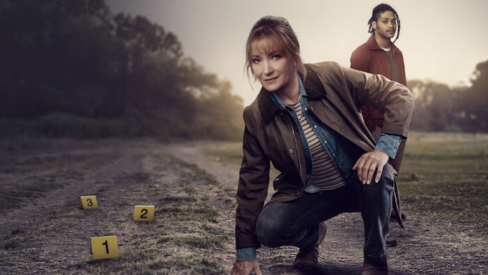 Harry Wild (Jane Seymour) und Fergus Reid (Rohan Nedd). Bild: Sender / ZDF / Harry Wild Productions Limited.