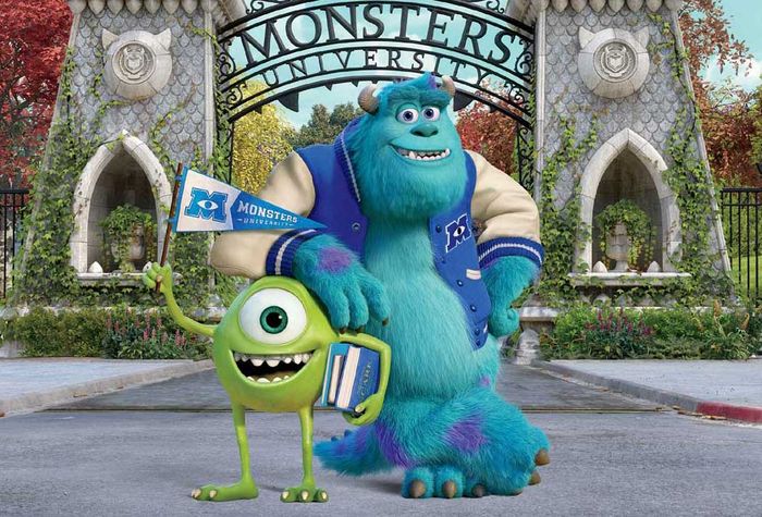 Einauge Mikeund Pl&uuml;schriese Sulley studieren an der Monster Uni, um Erschrecker zu werden. Bild: Sender / 2012 Disney / Pixar.