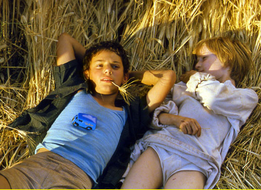 Michele (Guiseppe Christiano) und seine Freundin Maria (Giulia Matturo) genie&szlig;en die Sommerferien. Bild: Sender