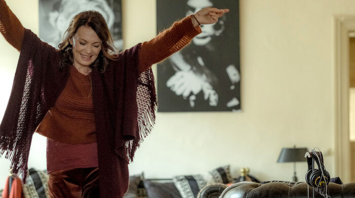 Und dann steht einer auf und &ouml;ffnet das Fenster: Iris Berben. Bild: Sender / ARD Degeto / Nadja Klier