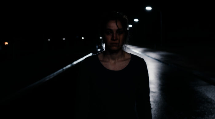 Kalt: Kathleens (Franziska Hartmann) Leben liegt in Tr&uuml;mmern. Bild: Sender / WDR / kineo Film / Michael Kotschi