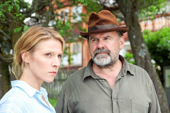 Franziska Weisz (Irene Kemmer), August Schm&ouml;lzer (Anton Wolf). Bild: Sender / Film27 / Andrea Mayer-Rinner