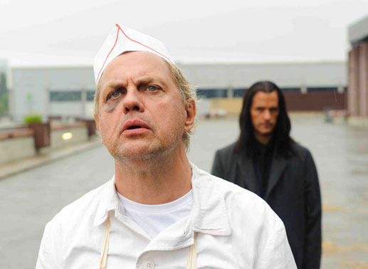 Noch glaubt Metzger Lars M&uuml;ller (Uwe Ochsenknecht), dass der Tod (Christoph Maria Herbst) noch lange auf sich warten l&auml;sst. Ein Irrtum ... Bild: Sender
