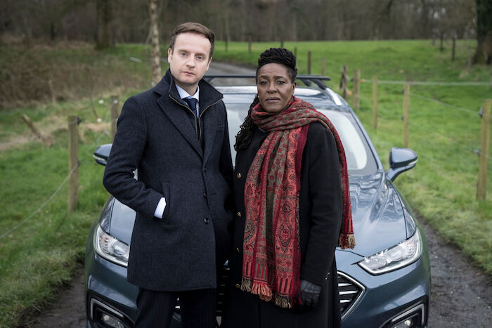 Ellis: Das Dreamteam Ellis (Sharon D. Clarke) und Harper (Andrew Gower). Bild: Sender / ZDF / Steffan Hill