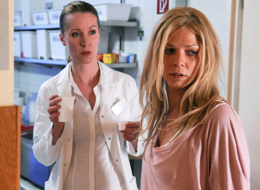 Sylvia Buchbauer und Jessica Schwarz (Sarah Merlow). Bild: Sender