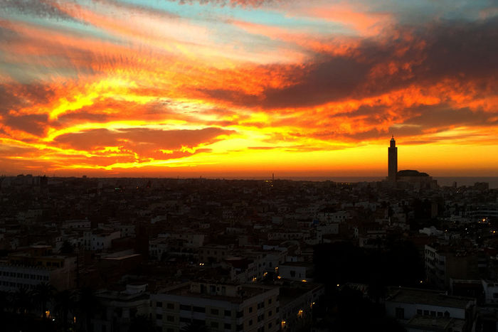 Casablanca ist eine arabische Metropole auf dem afrikanischen Kontinent, die sich ihren traditionellen Kern bewahrt und trotzdem zu einem der wichtigsten globalen Umschlagplätze des Kontinents entwickelt hat. Bild: Sender / Lonamedia / Susanne Brand