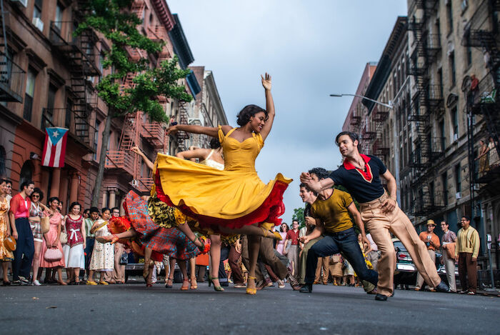 West Side Story: Ariana DeBose (Anita), David Alvarez (Bernardo). Bild: Sender / Disney / Niko Tavernise