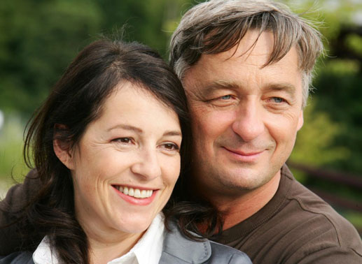 Julia Cencig (Valerie), Andreas Vit&aacute;sek (Andreas Vitasek). Bild: ORF