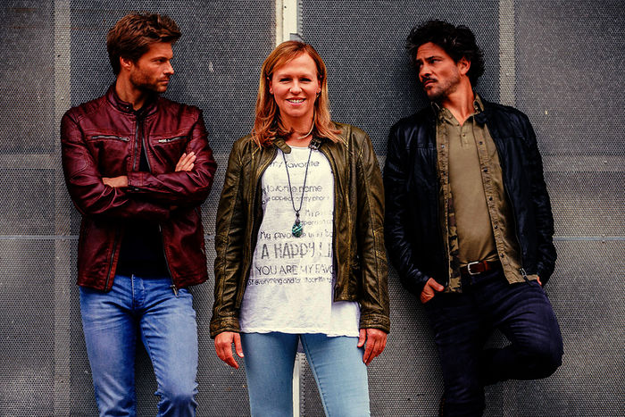 Robert (Felix Maximilian), Kathi (Mandy Neidig), und Manuel (Daniel Sellier). Bild: Sender / TVNOW / Gregorowius 