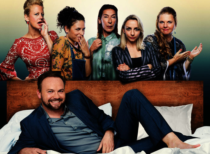 Barbara Sch&ouml;neberger (Uschi Baumann), Thomas Stipsits (Georg Hillmaier), Claudia Kottal (Jadwiga Fiedler), Adele Neuhauser (Eva Wildner), Julia Edtmeier (Gitti Hillmaier), Ulrike Beimpold (Josefine Ferstl). Bild: Sender / ORF / Allegro Film