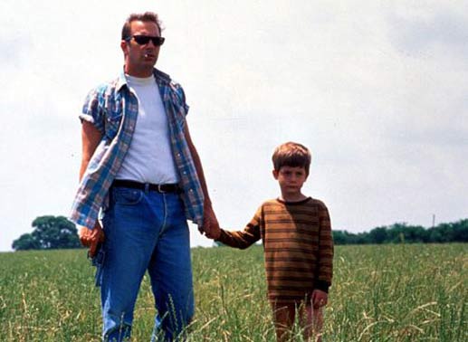 Kevin Costner auf der Flucht. Bild: Sender