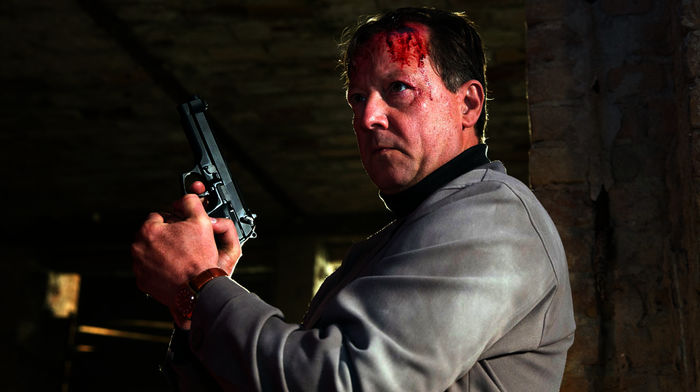 Der Entf&uuml;hrer Bernd Peters (Matthias Brandt) hat der Polizei eine Falle gestellt. Bild: Sender /  ARD Degeto / ndf / Esteve Franquesa Parareda