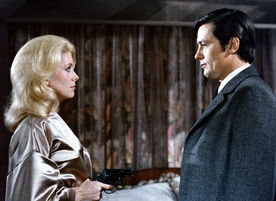 Kommissar Edouard Coleman (Alain Delon) hat eine ganz besondere Beziehung zu der blonden Cathy (Catherine Deneuve). Bild: Sender