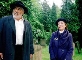 Mario Adorf (Jochen Epstein), Annie Giradot (Hannah Liebermann). Bild: Sender