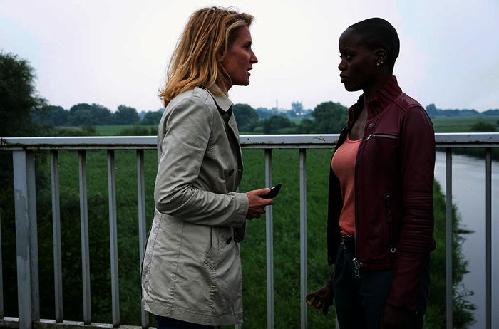 Charlotte Lindholm (Maria Furtw&auml;ngler) und Ana&iuml;s Schmitz (Florence Kasumba). Bild: Sender / NDR / Christine Schroeder