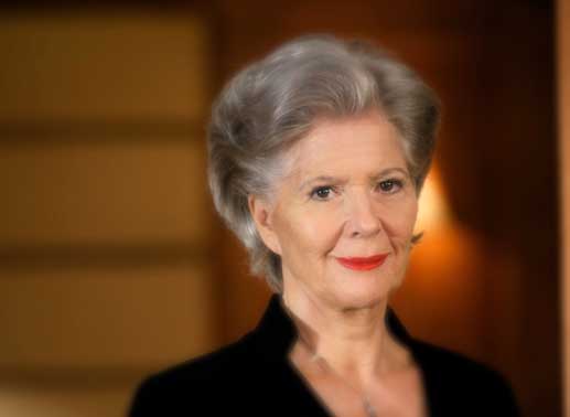 Die exzentrische Million&auml;rin Margarete K&auml;mmerer (Christiane H&ouml;rbiger) ist der Schrecken aller Kreuzfahrtschiffe. Bild: Sender / Mona Film