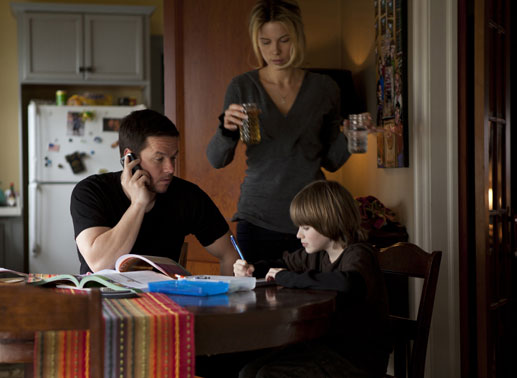 Chris (Mark Wahlberg) hat f&uuml;r seine Familie (Kate Beckinsale) mit seiner kriminellen Vergangenheit abgeschlossen. Bild: Sender