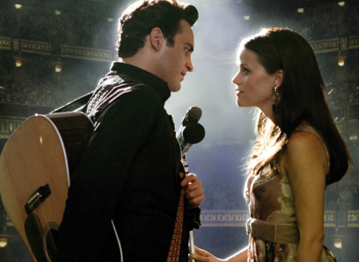 Johnny Cash (Joaquin Phoenix) und June Carter (Reese Witherspoon) feiern bald gro&szlig;artige Erfolge. 
Bild: Sender