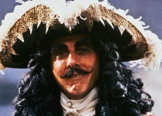 Dustin Hoffman ist Kapitän Hook. Bild: Sender